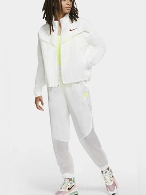 Nike Move To Zero Windbreaker Size Medium